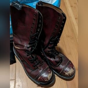 Classic Leather Lace-Up Boots in Burgundy